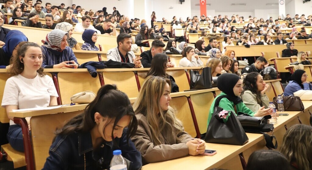 Kütahya’da "Neyin Peşindesin" konulu söyleşi
