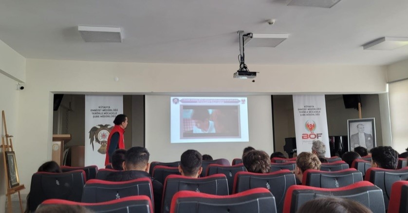 Kütahya’da öğretmen ve öğrencilere terörle mücadele eğitimi
