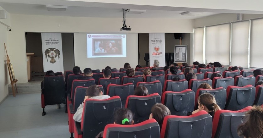 Kütahya’da öğretmen ve öğrencilere terörle mücadele eğitimi
