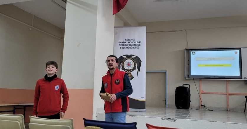 Kütahya’da öğretmen ve öğrencilere terörle mücadele eğitimi
