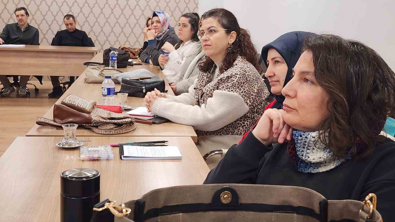 Kütahya’da öğretmenlere yönelik TÜBİTAK proje hazırlama eğitimi başladı
