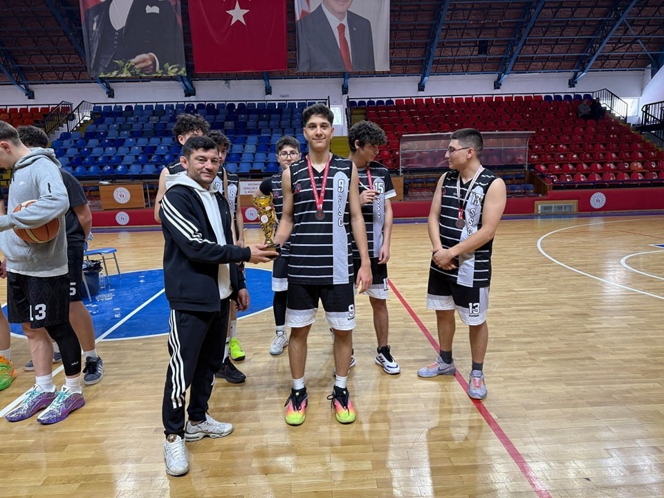 Kütahya’da Okullar Arası Gençler 3x3 Basketbol İl Birinciliği tamamlandı
