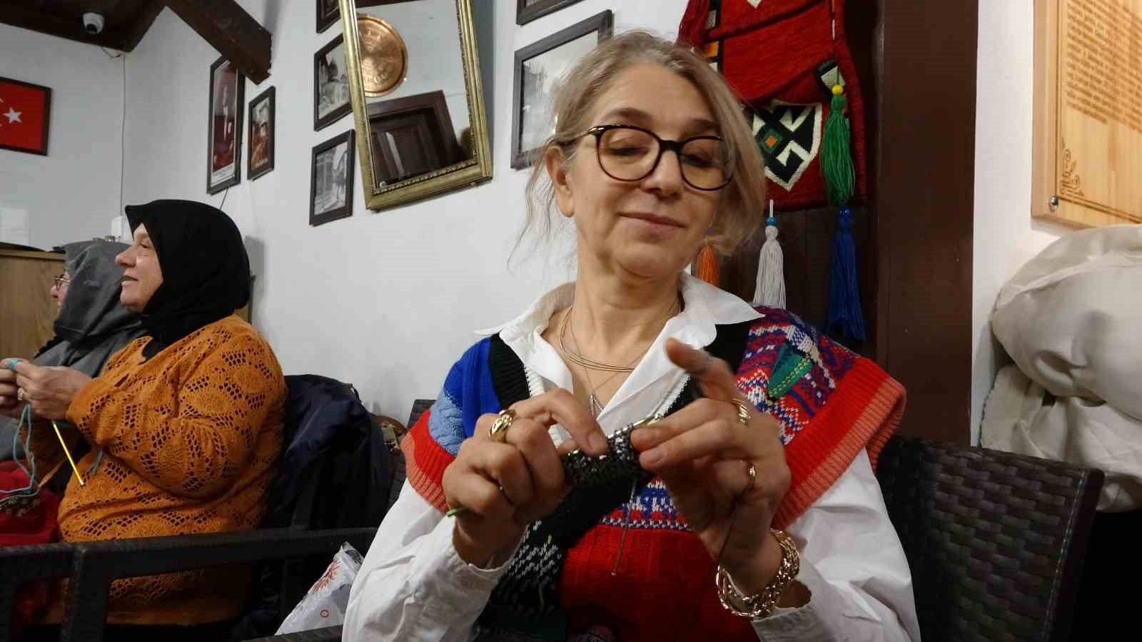 Kütahya’da "Örgünü al da gel" etkinliği kadınları bir araya getirdi
