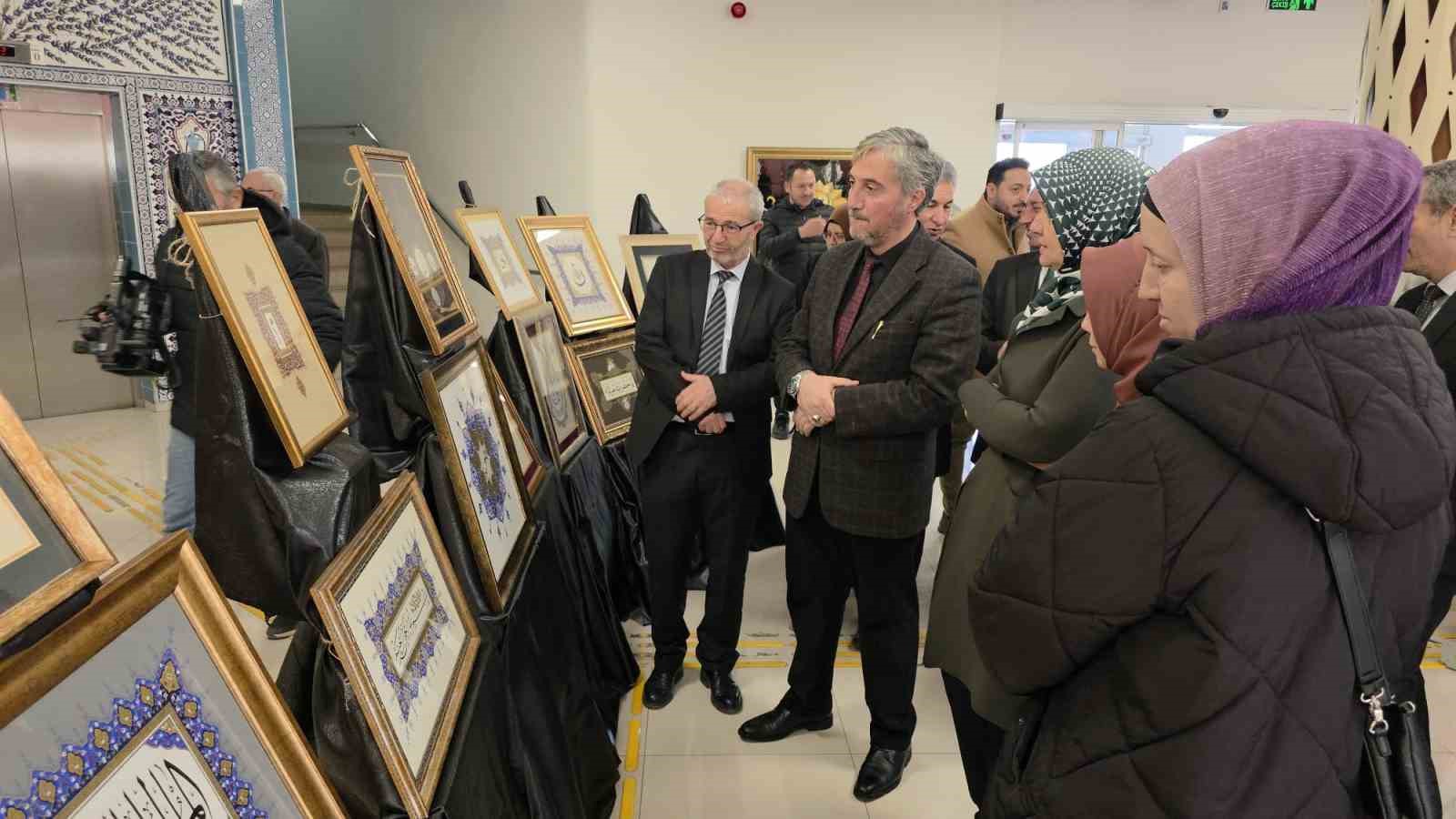 Kütahya’da Peygamber Efendimiz’in doğumunun 1500. yılı anısına hat, tezhip ve ebru sergisi açıldı
