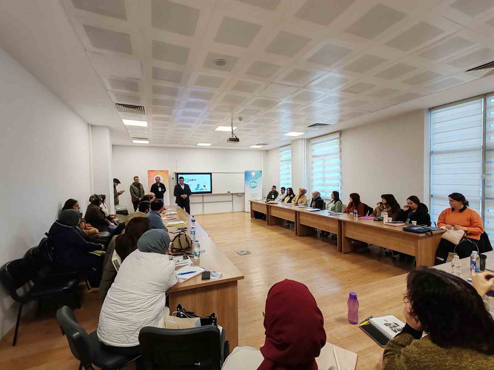 Kütahya’da rehber öğretmenlere ve psikolojik danışmanlara "Objektif Testler Atölyesi" eğitimi
