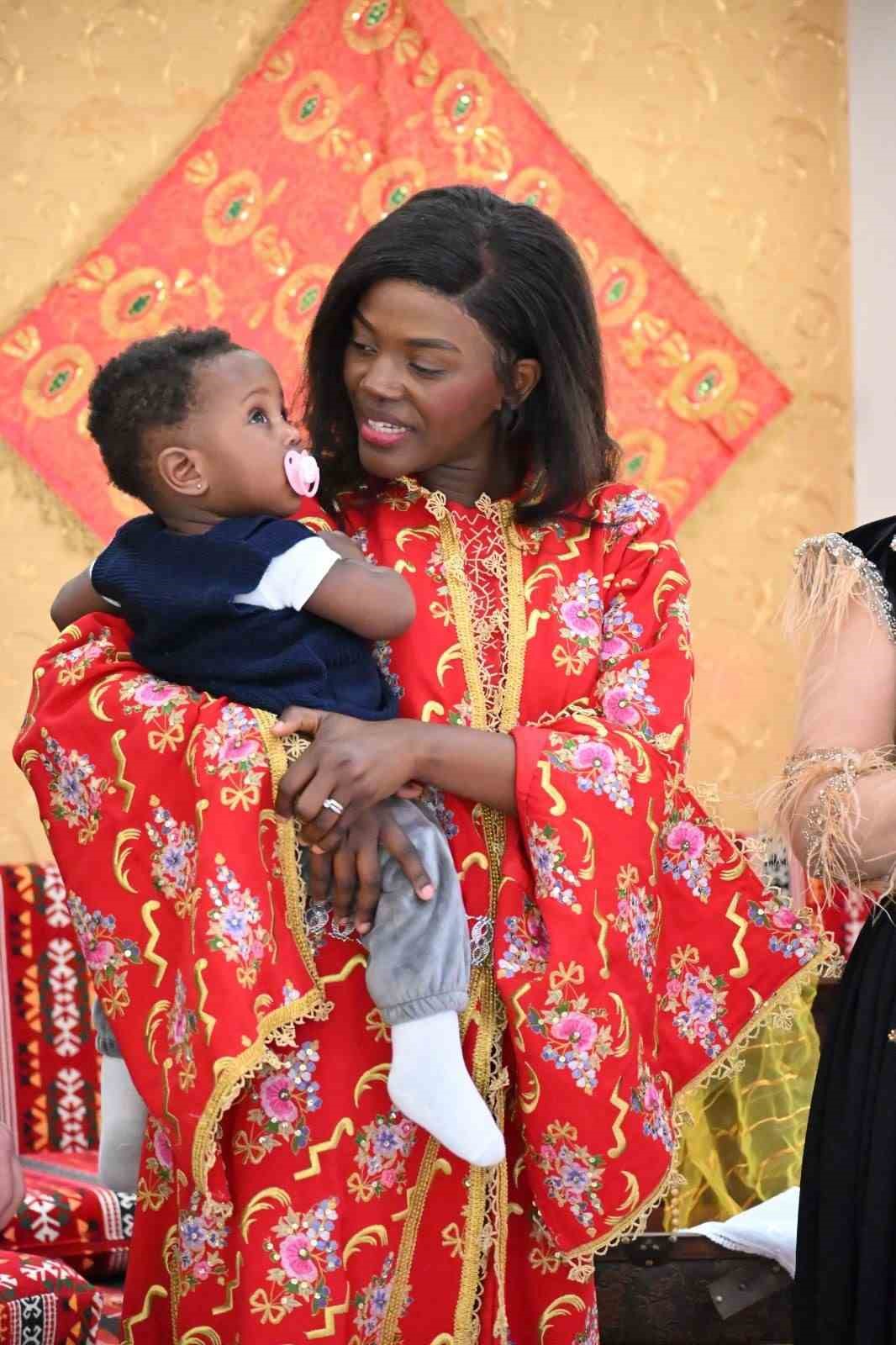 Kütahya’da şalvar etkinliğinde Kongolu Michelle ilgi odağı oldu
