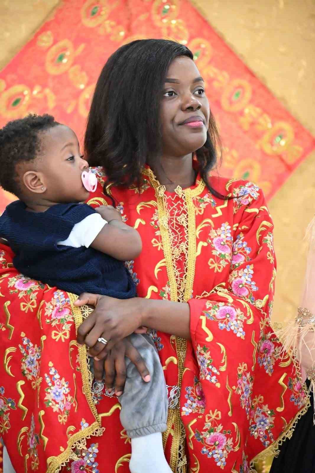 Kütahya’da şalvar etkinliğinde Kongolu Michelle ilgi odağı oldu
