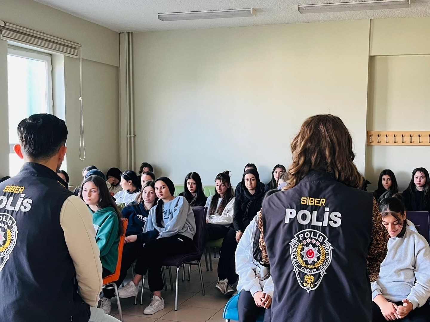 Kütahya’da SİBERAY ekiplerinden öğrencilere siber güvenlik semineri

