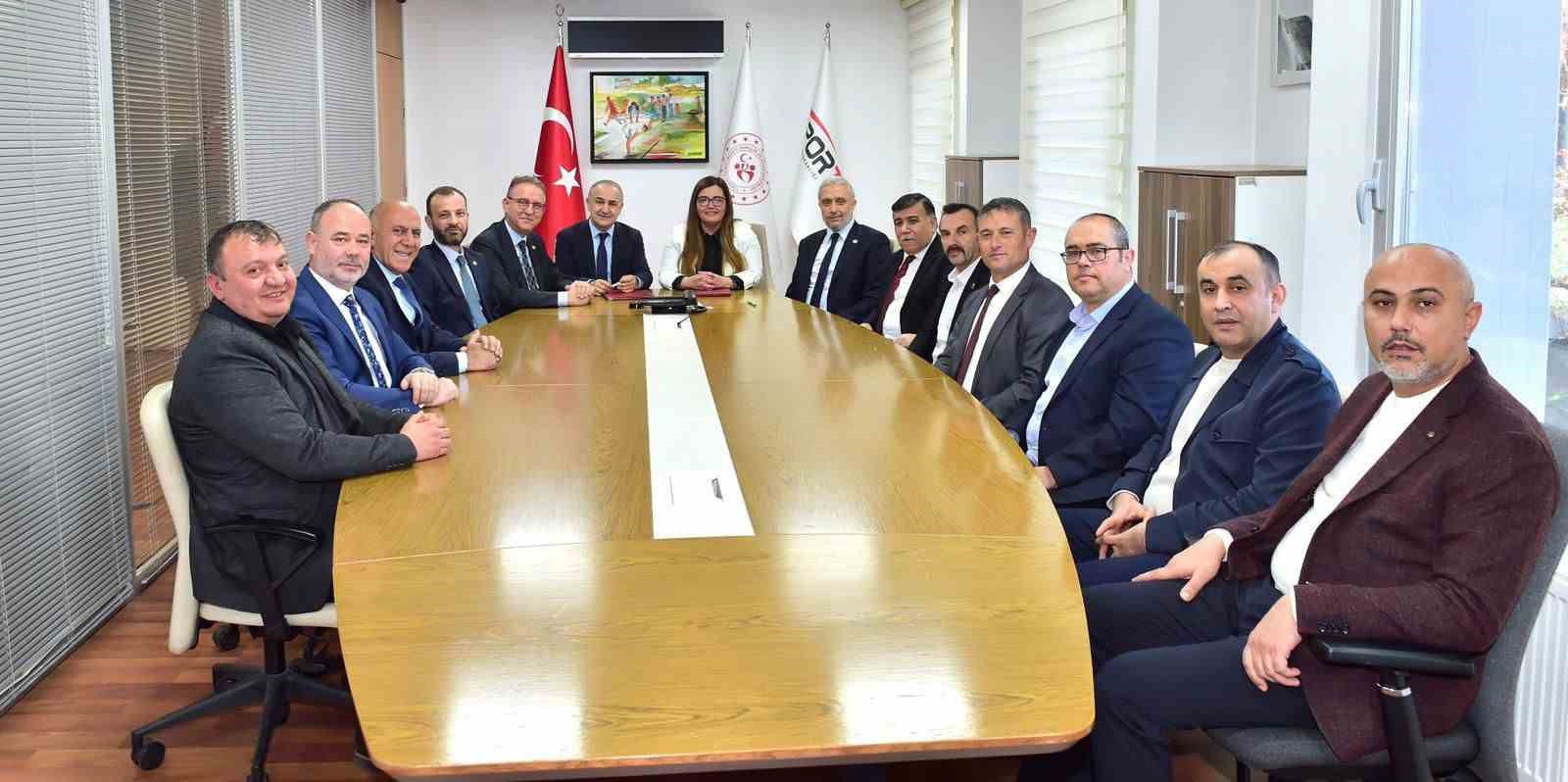 Kütahya’da spor altyapısına güçlü yatırım
Kütahya’da spor altyapısına güçlü yatırım