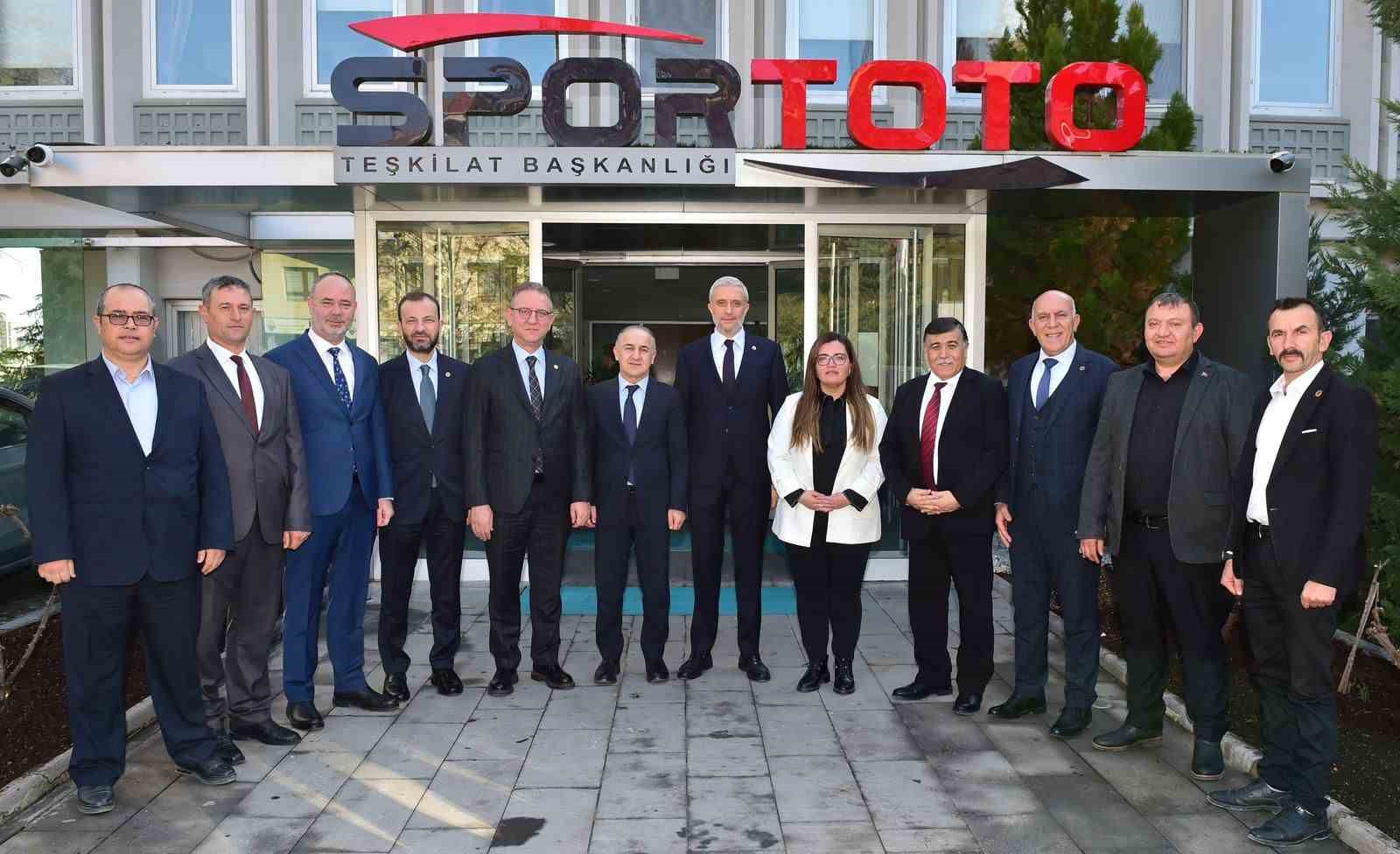 Kütahya’da spor altyapısına güçlü yatırım
Kütahya’da spor altyapısına güçlü yatırım