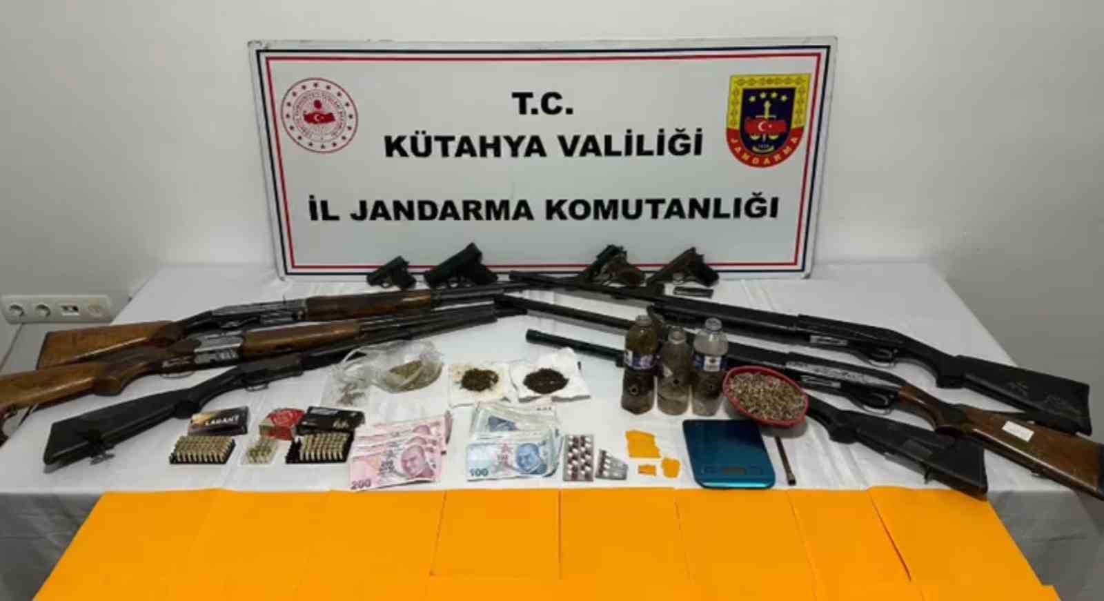 Kütahya’da uyuşturucu ve silah operasyonu
