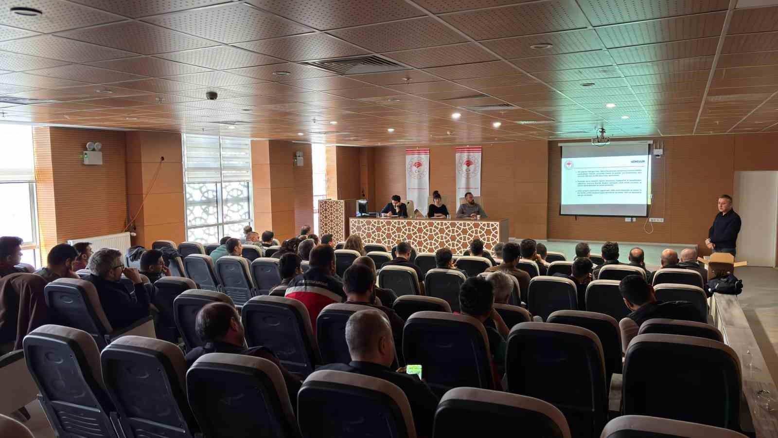 Kütahya’da veteriner hekimlere hizmet içi eğitim düzenlendi
