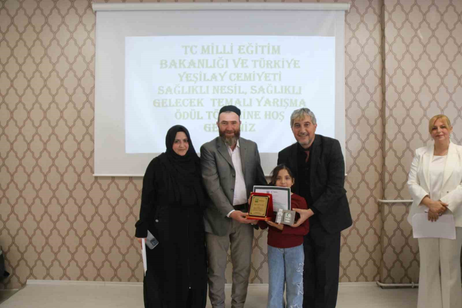 Kütahya’da yetenek yarışmasında dereceye giren öğrenciler ödüllendirildi
