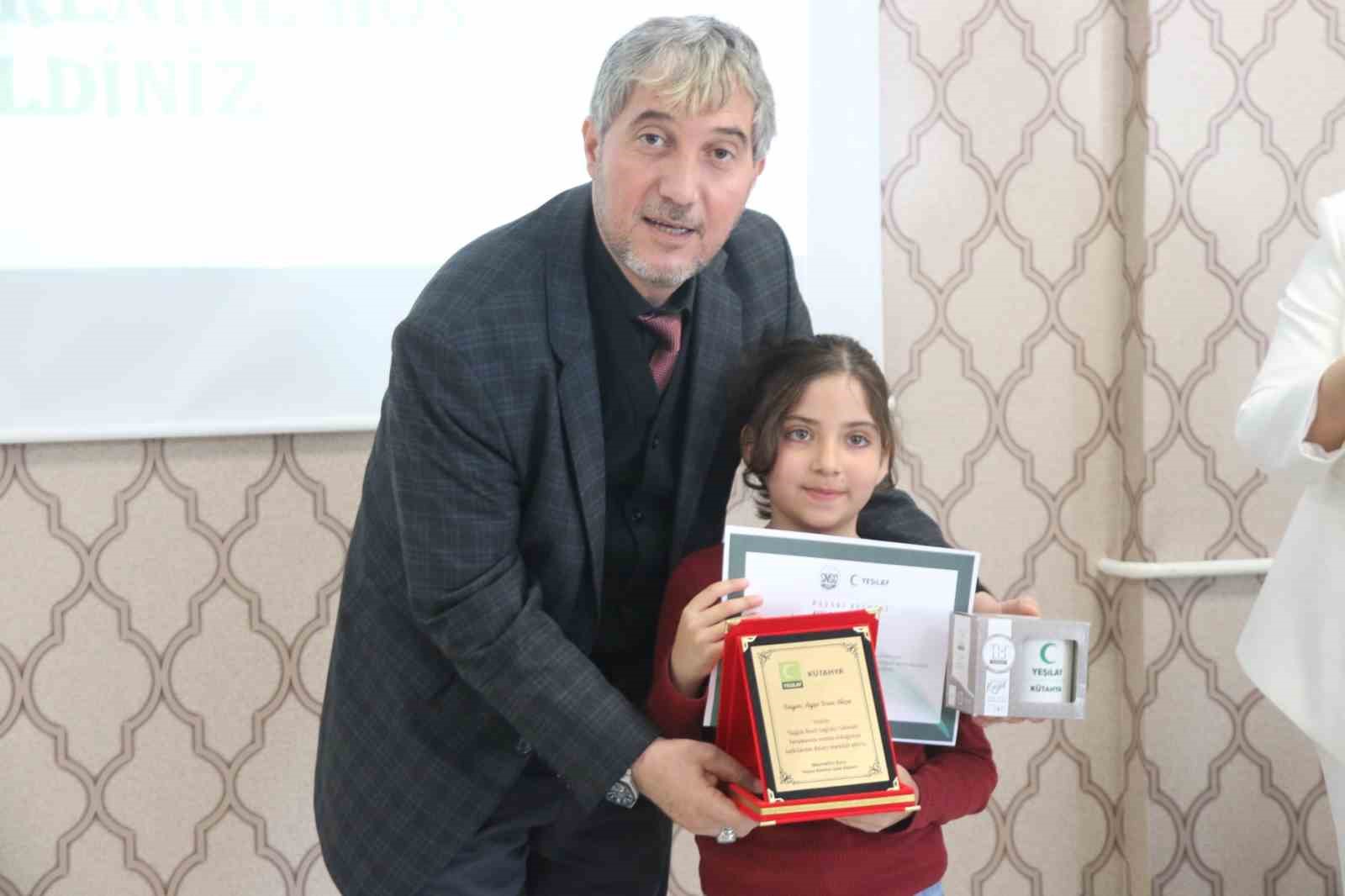 Kütahya’da yetenek yarışmasında dereceye giren öğrenciler ödüllendirildi
