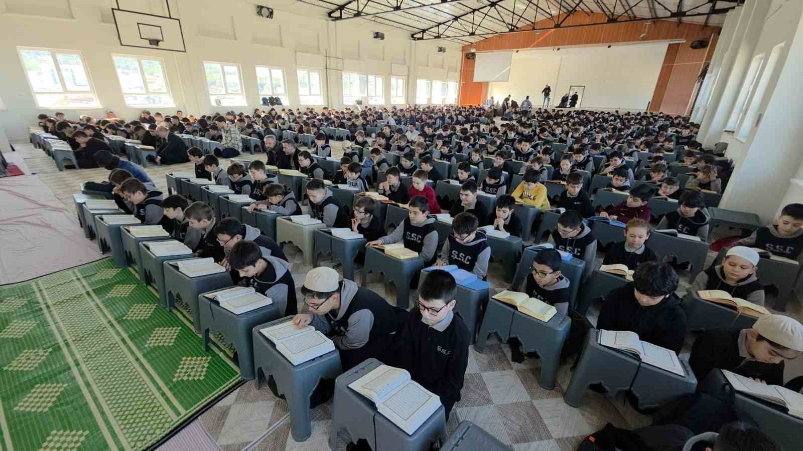 Kütahya’da yüzlerce öğrenciden aynı anda mukabele
