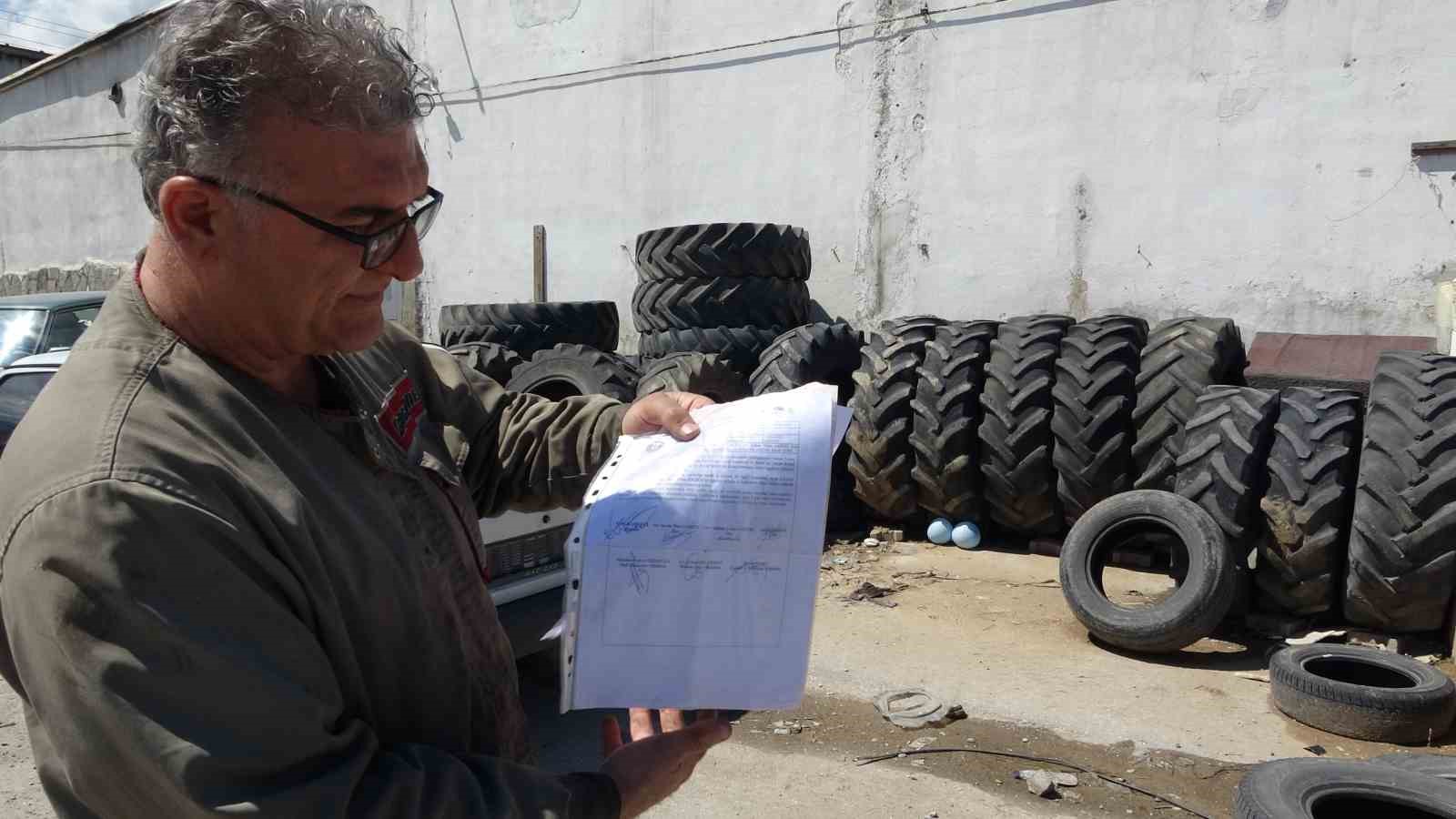 Kütahya’da zabıta ile esnaf arasında tartışma
Kütahya’da zabıta ile esnaf arasında tartışma