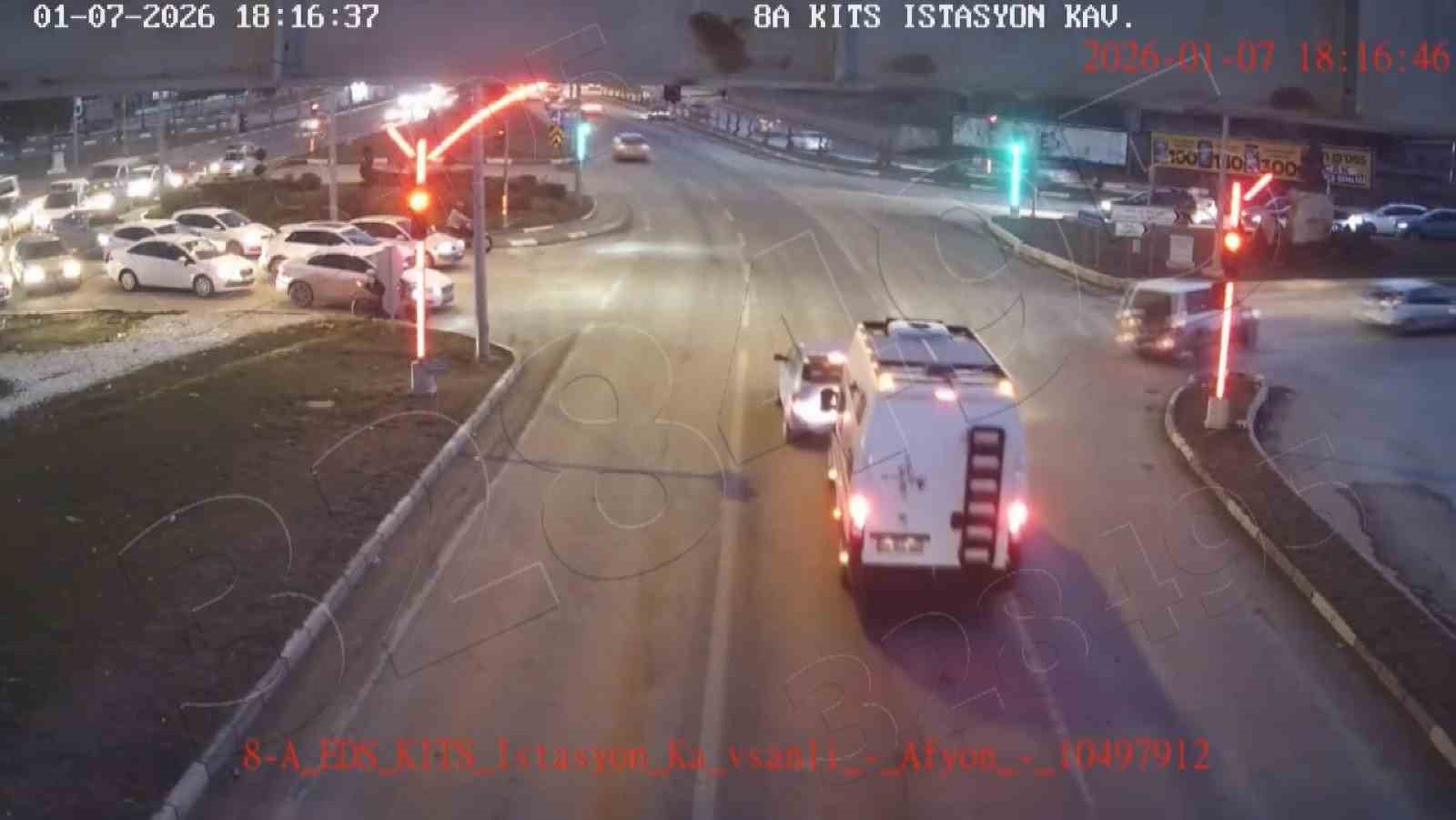 Kütahya’daki trafik kazaları kameralara yansıdı
