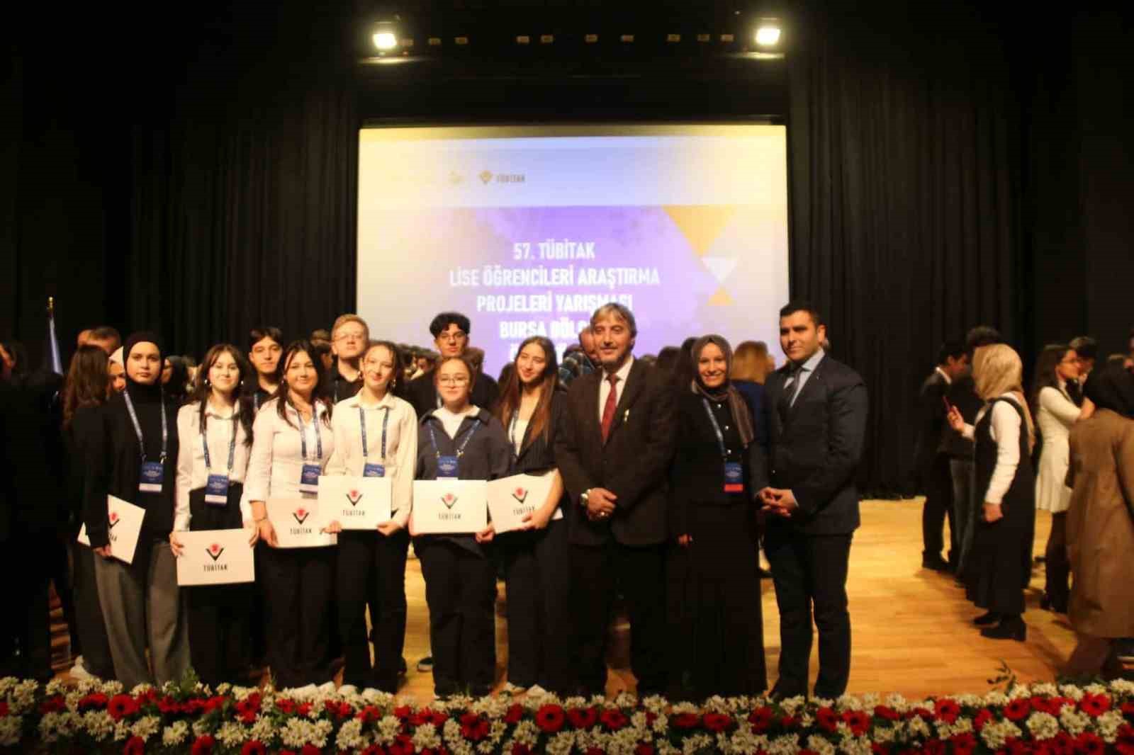 Kütahyalı liseler ’Lise Öğrencileri Araştırma Projeleri Bölge Yarışması’ndan ödüllerle döndü
