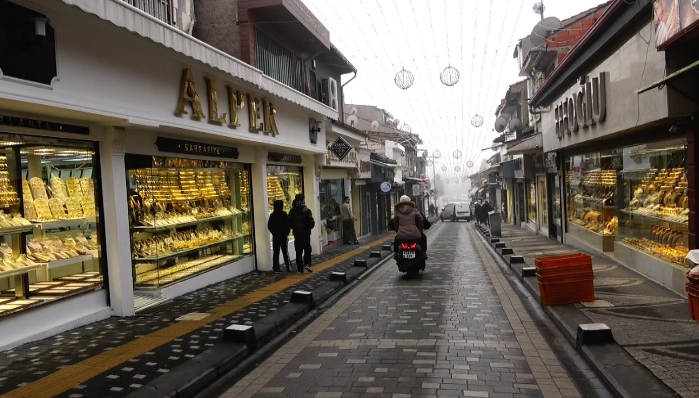 Kütahyalı sarraf İsmail Alper: "Altın her zaman güvenli liman"
