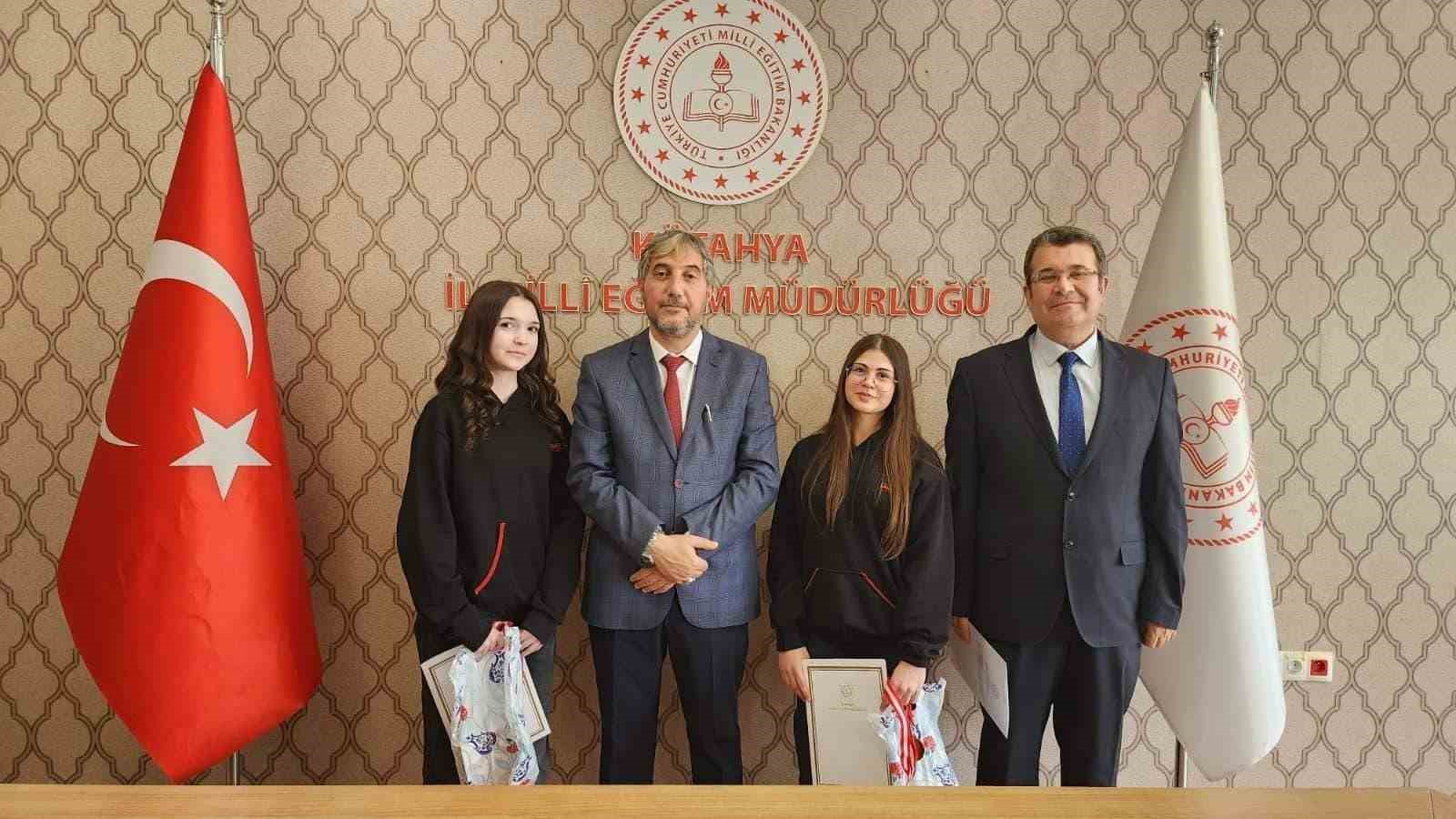 Kütahya’nın başarılı öğrenciler ödüllendirildi
