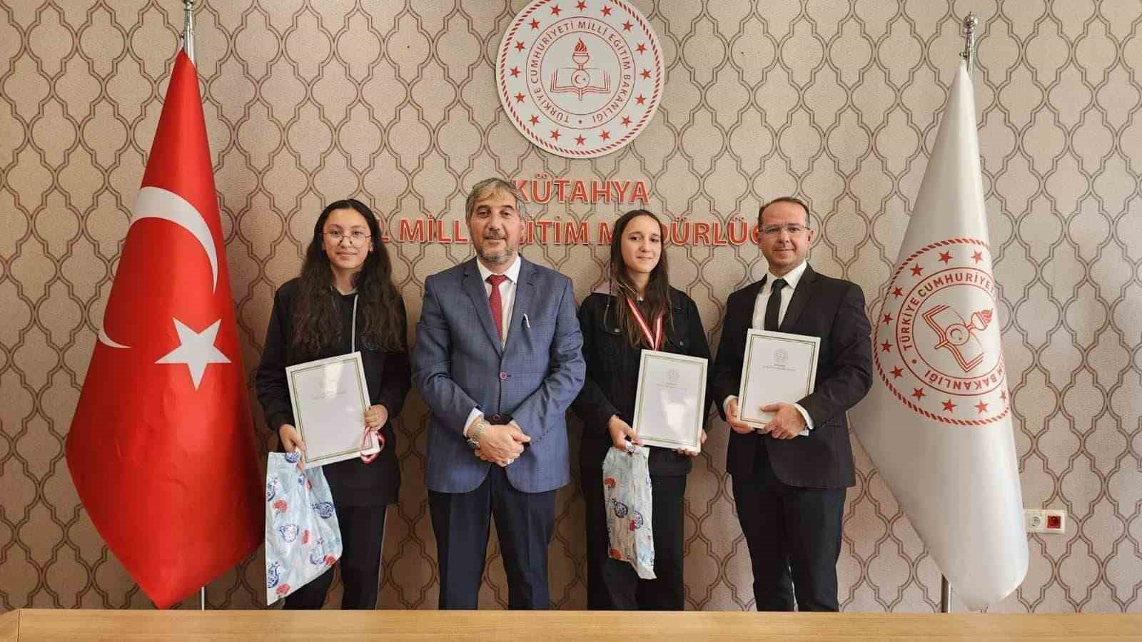 Kütahya’nın başarılı öğrenciler ödüllendirildi
