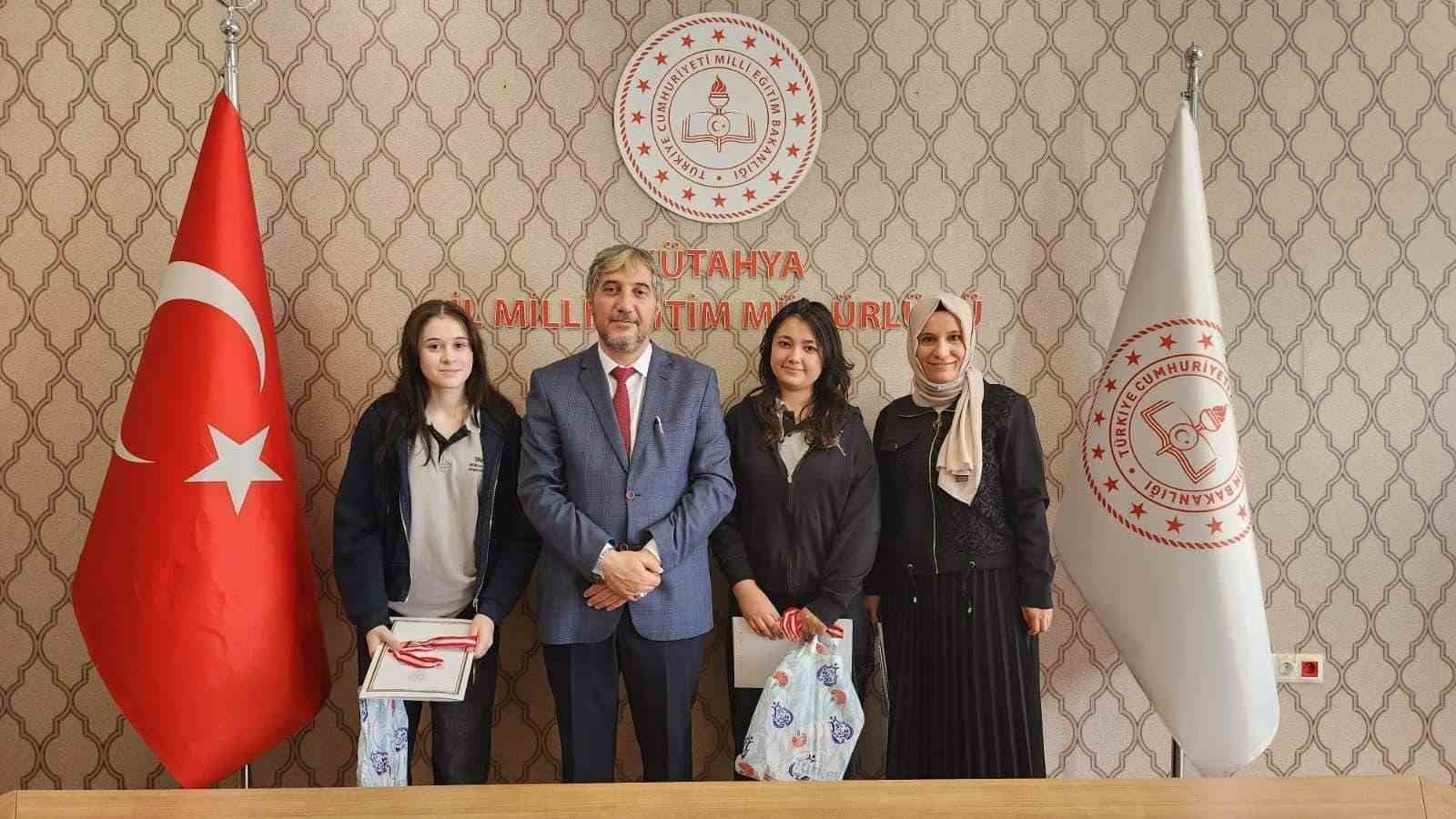 Kütahya’nın başarılı öğrenciler ödüllendirildi
