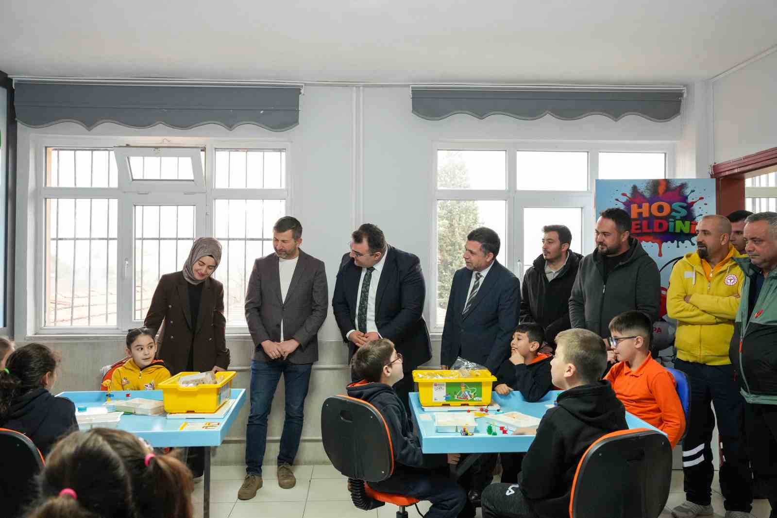 Kütahya’nın Pazarlar İlkokulu’nda Robotik Kodlama Sınıfı hizmete açıldı
