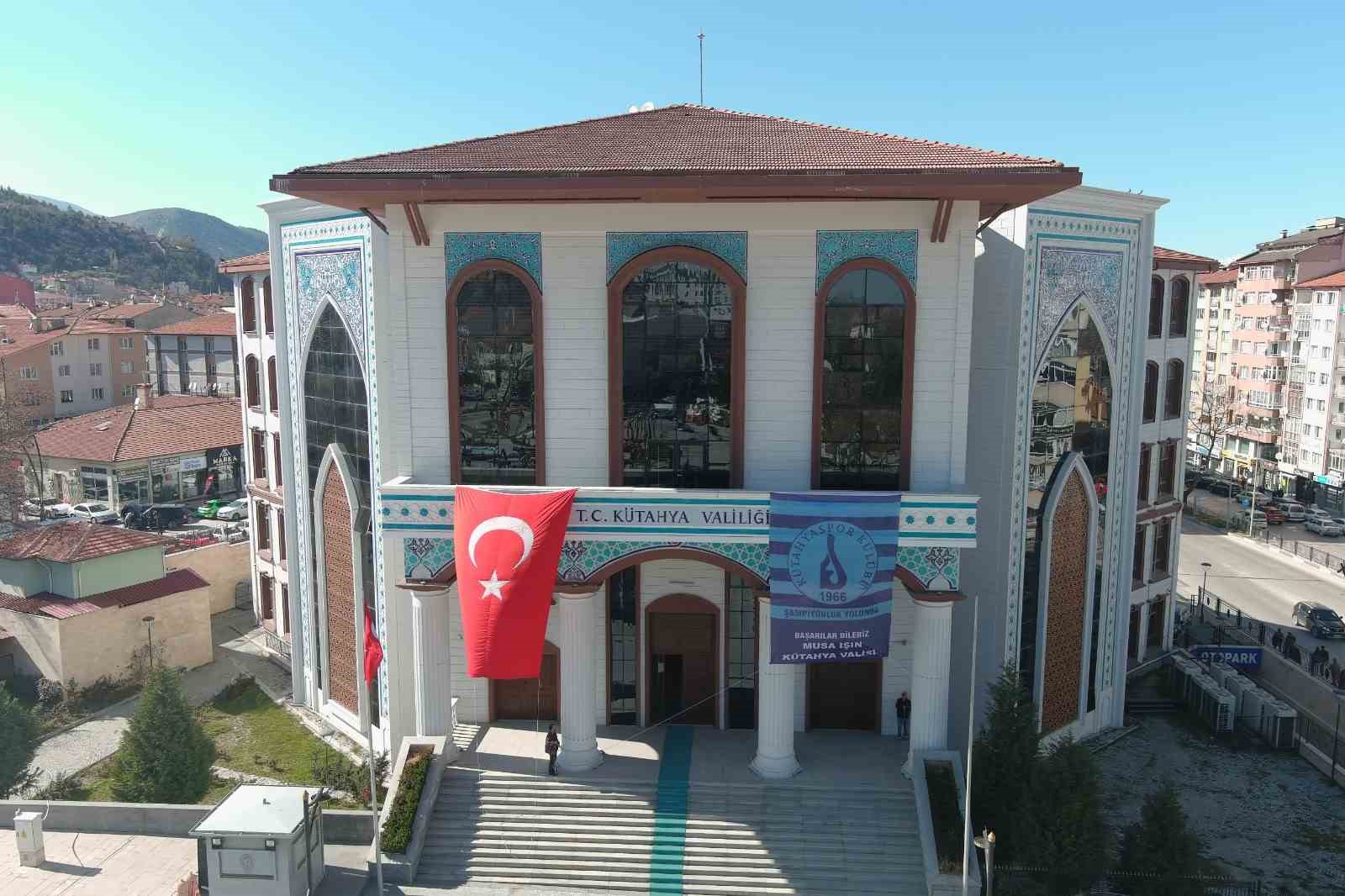 Kütahyaspor’un "43 bin bayrak" projesine ilk destek Vali Işın’dan
