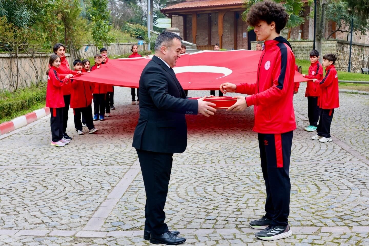 Kutsal emanetler Bilecik’ten geçti
Kutsal emanetler Bilecik’ten geçti