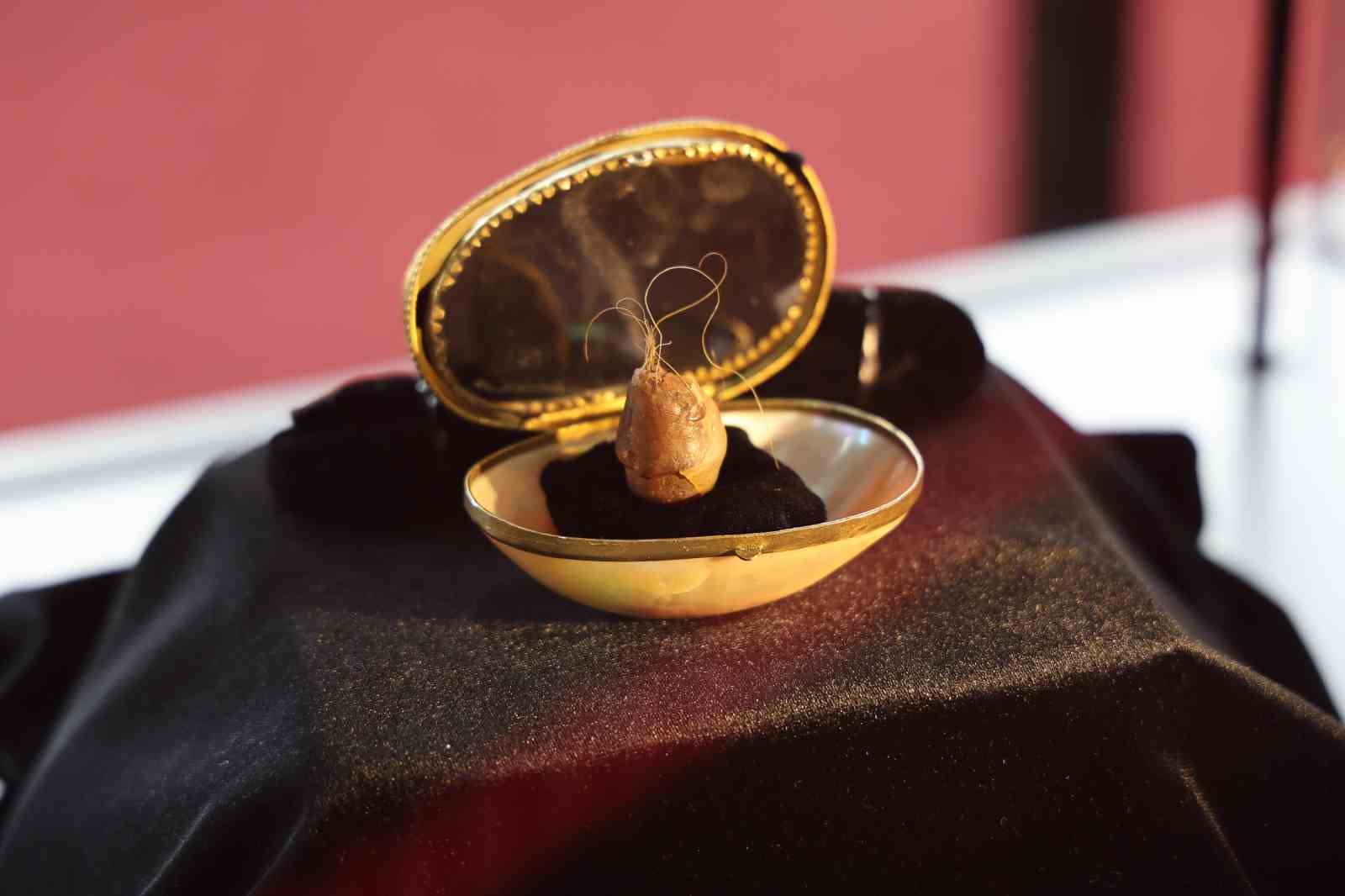 Kutsal emanetler Sivas’ta sergilendi, görmek isteyen vatandaşlar uzun kuyruk oluşturdu
