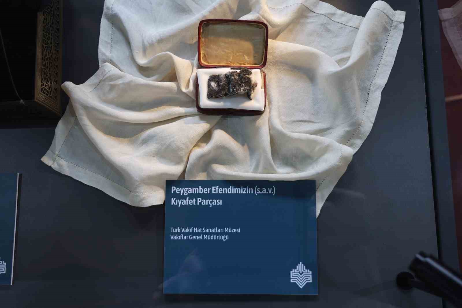 Kutsal emanetler Sivas’ta sergilendi, görmek isteyen vatandaşlar uzun kuyruk oluşturdu
