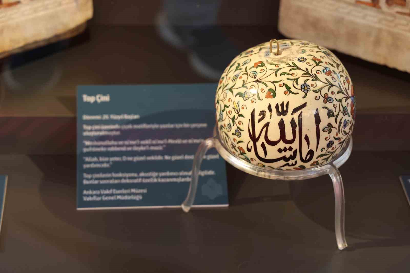 Kutsal emanetler Sivas’ta sergilendi, görmek isteyen vatandaşlar uzun kuyruk oluşturdu
