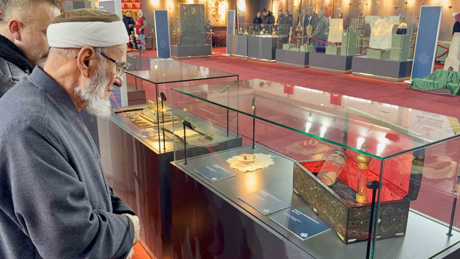 Kutsal emanetler Tokat’ta yoğun ilgi gördü
