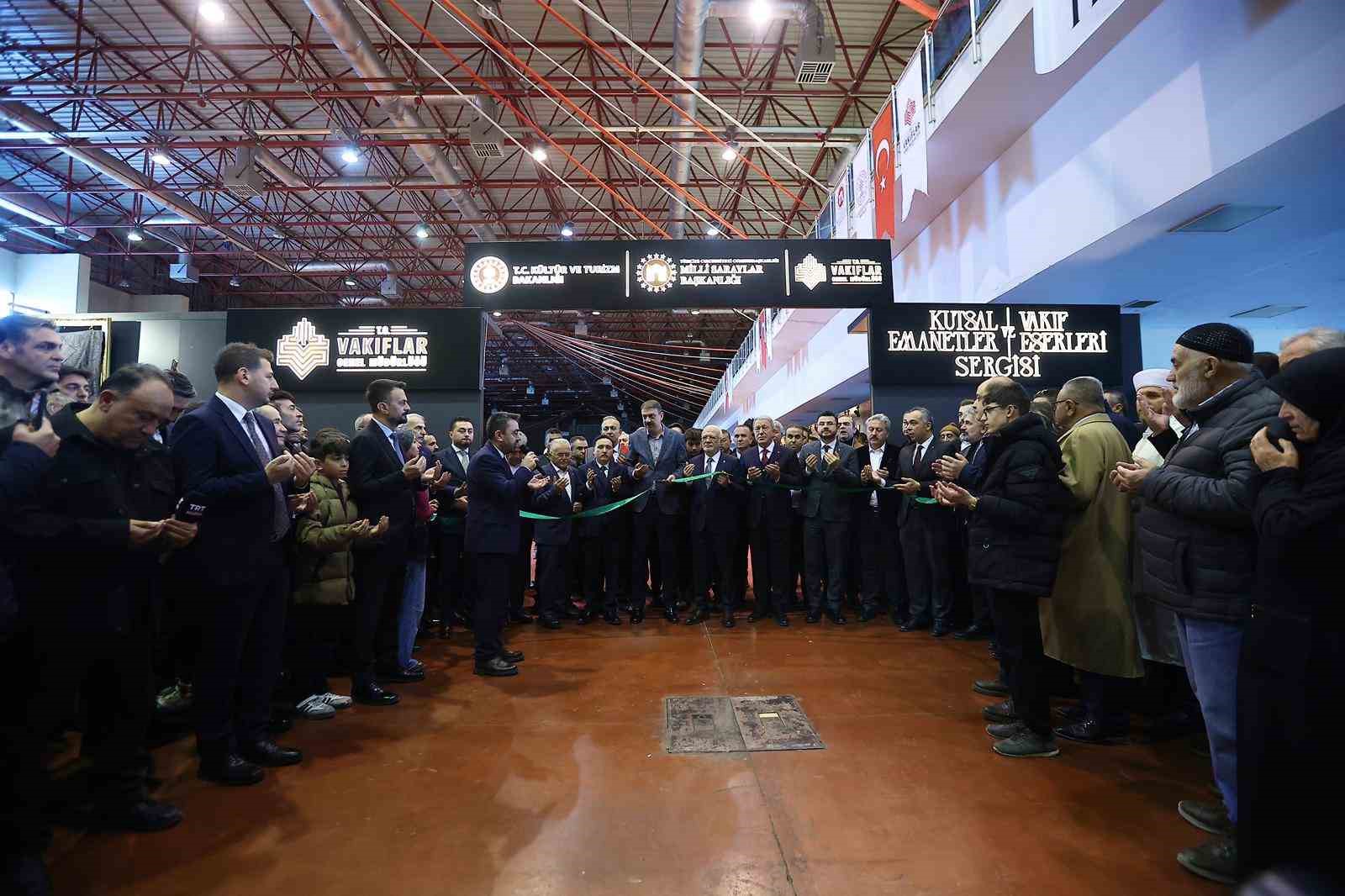 Kutsal Emanetler ve Vakıf Eserleri Sergisi açıldı
