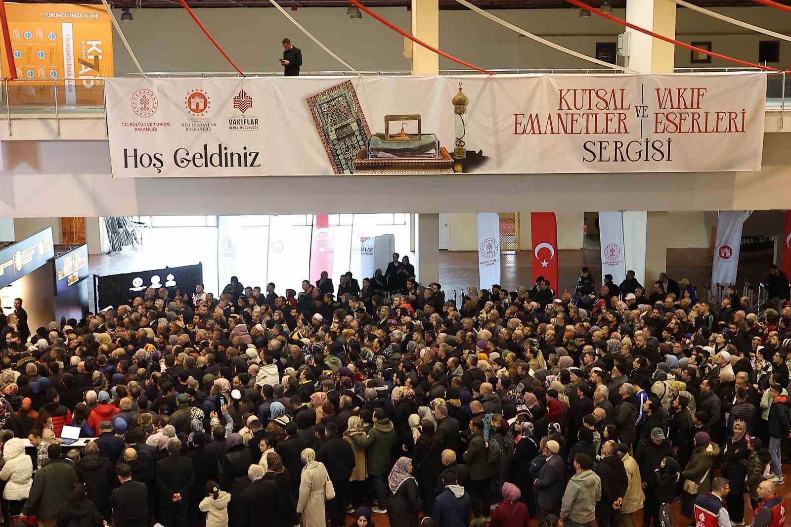 Kutsal Emanetler ve Vakıf Eserleri Sergisi açıldı
