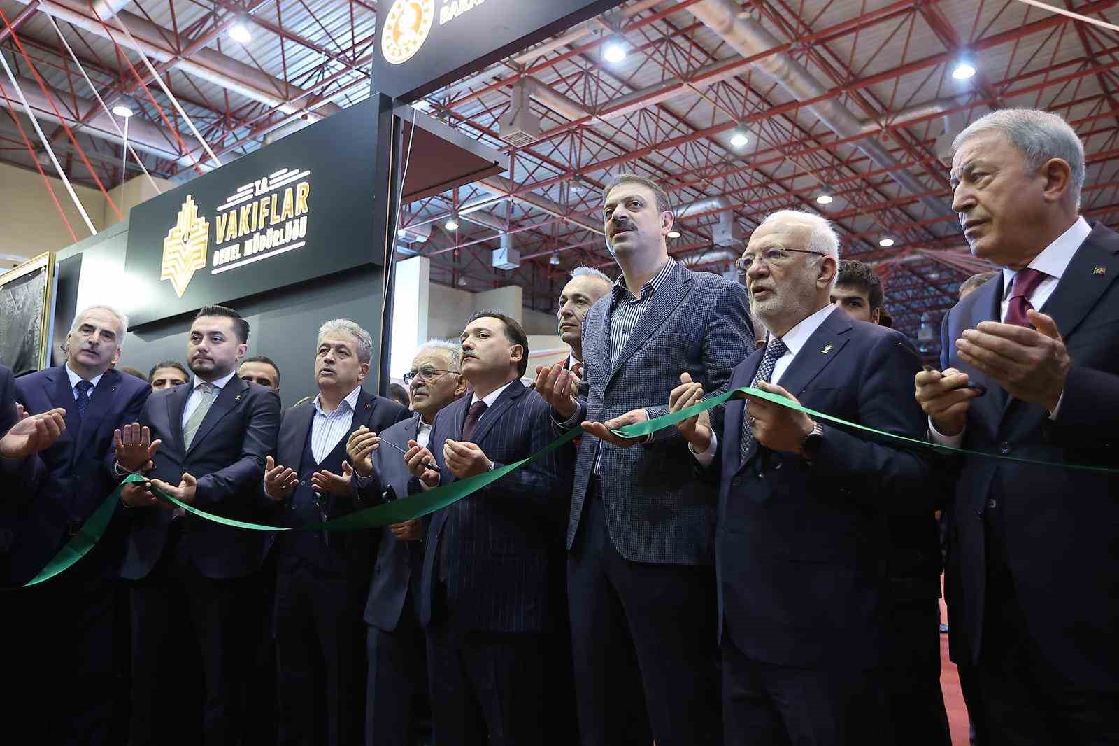 Kutsal Emanetler ve Vakıf Eserleri Sergisi açıldı
