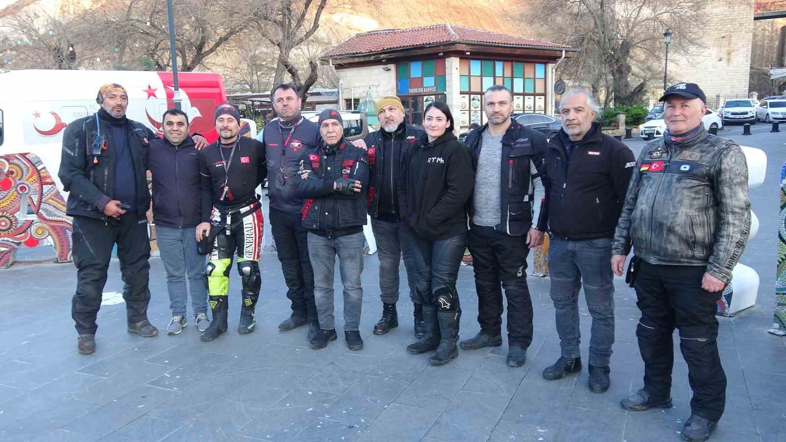 Kutsal toprak sevgisi zorluk tanımadı, motosiklet tutkunları iki teker üzerinde umre yolculuğuna çıktı
Kutsal toprak sevgisi zorluk tanımadı, motosiklet tutkunları iki teker üzerinde umre yolculuğuna çıktı