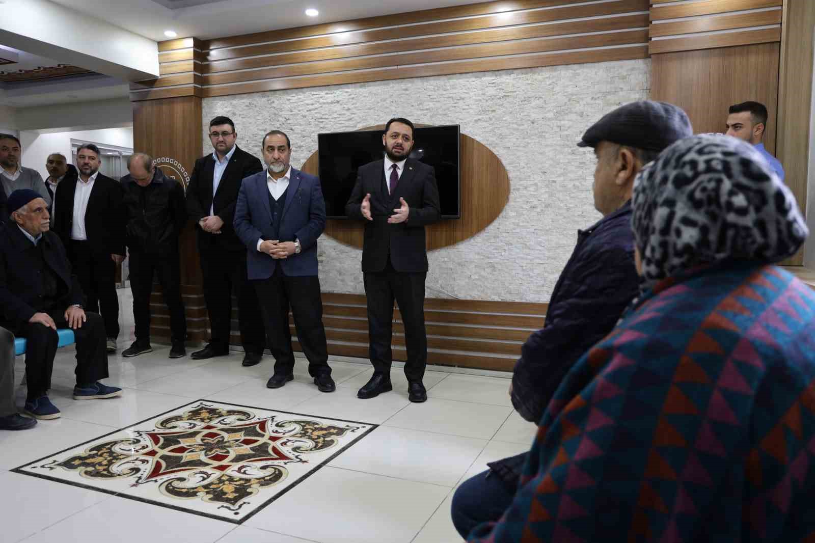 Kutsal topraklara gitmek istediler, umre vaadiyle çantacıya dolandırıldılar
Kutsal topraklara gitmek istediler, umre vaadiyle çantacıya dolandırıldılar