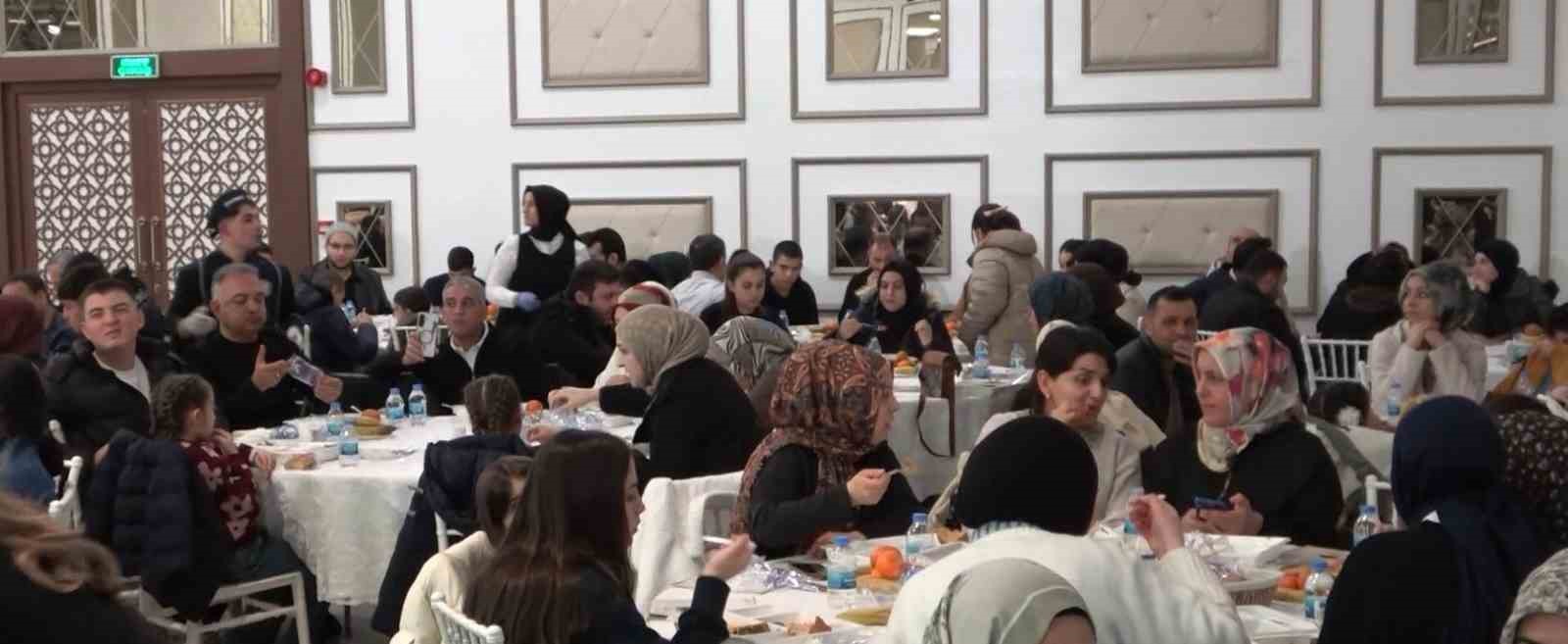 Kutsal topraklardan dönen 175 öğrenci için yemek programı düzenlendi

