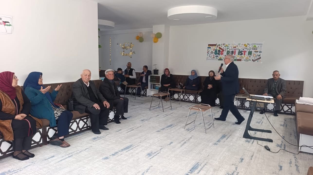 Kutsal yolculuk öncesi hacı adaylarına eğitim
Kutsal yolculuk öncesi hacı adaylarına eğitim