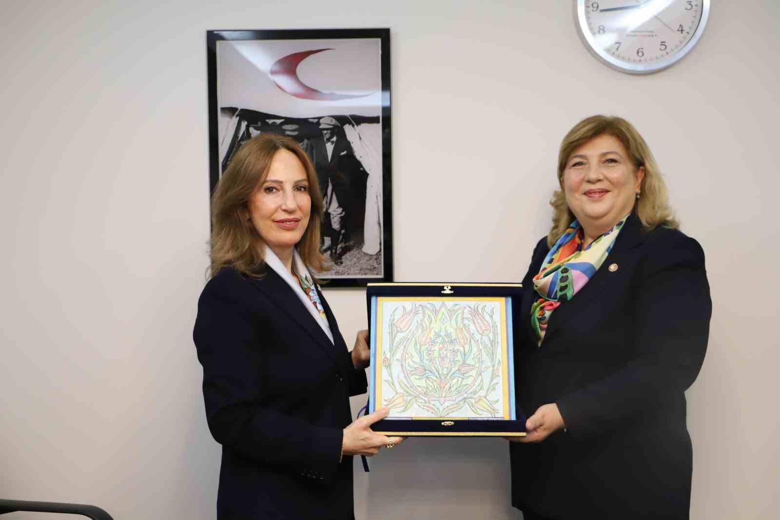 KUTSO Heyetinden Türk Kızılay’a ziyaret ve tebrik
