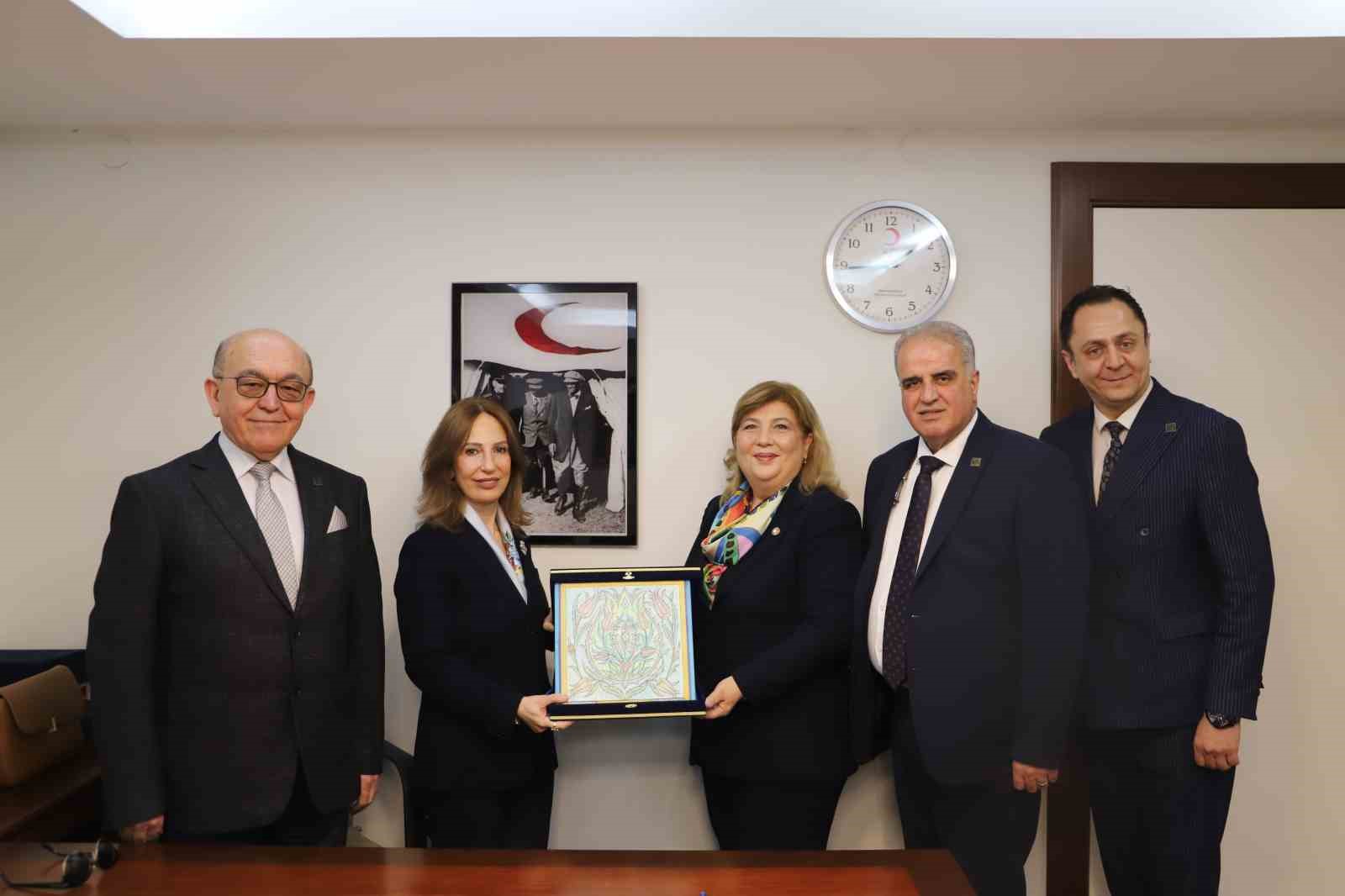 KUTSO Heyetinden Türk Kızılay’a ziyaret ve tebrik
