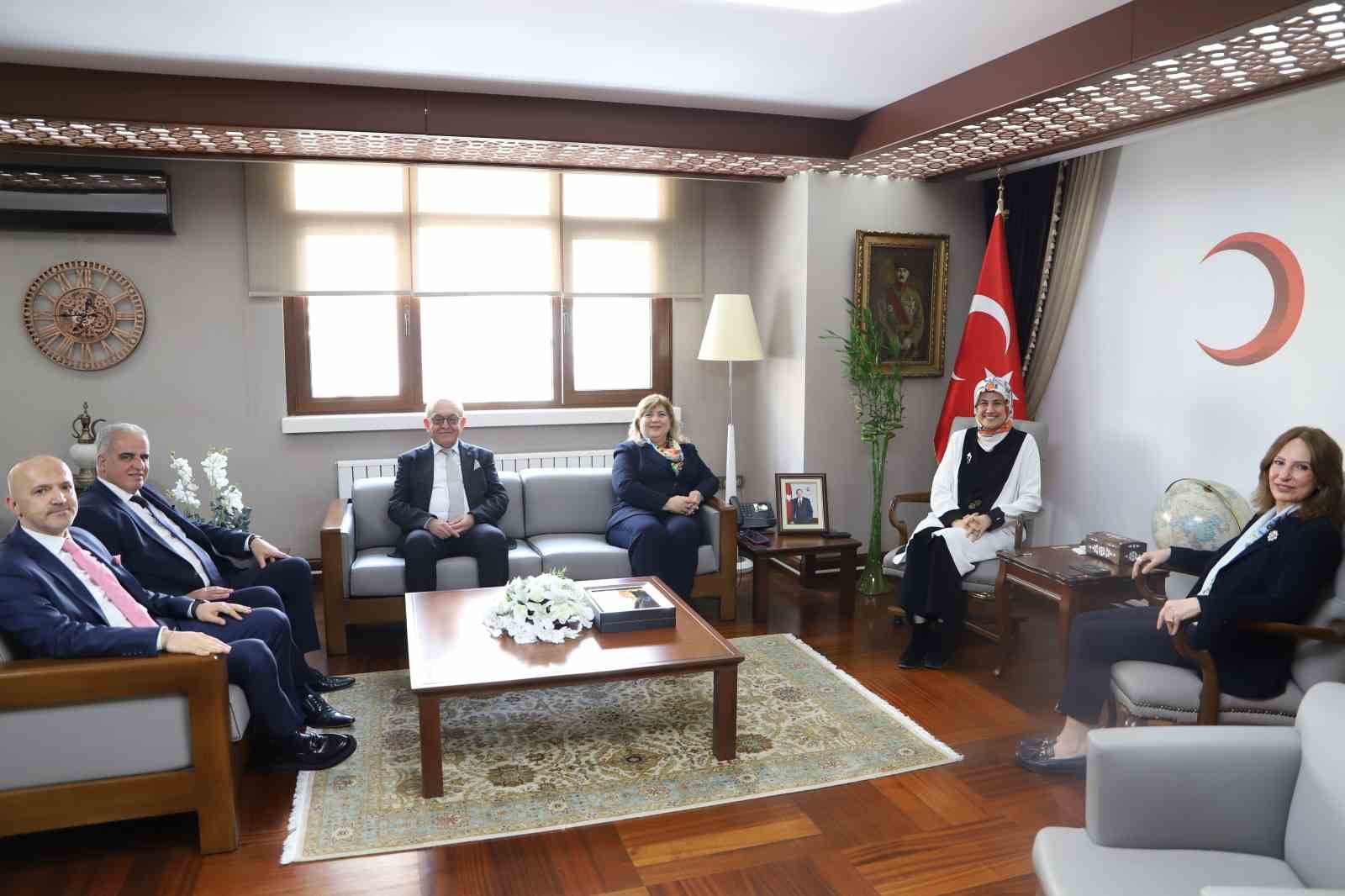 KUTSO Heyetinden Türk Kızılay’a ziyaret ve tebrik
