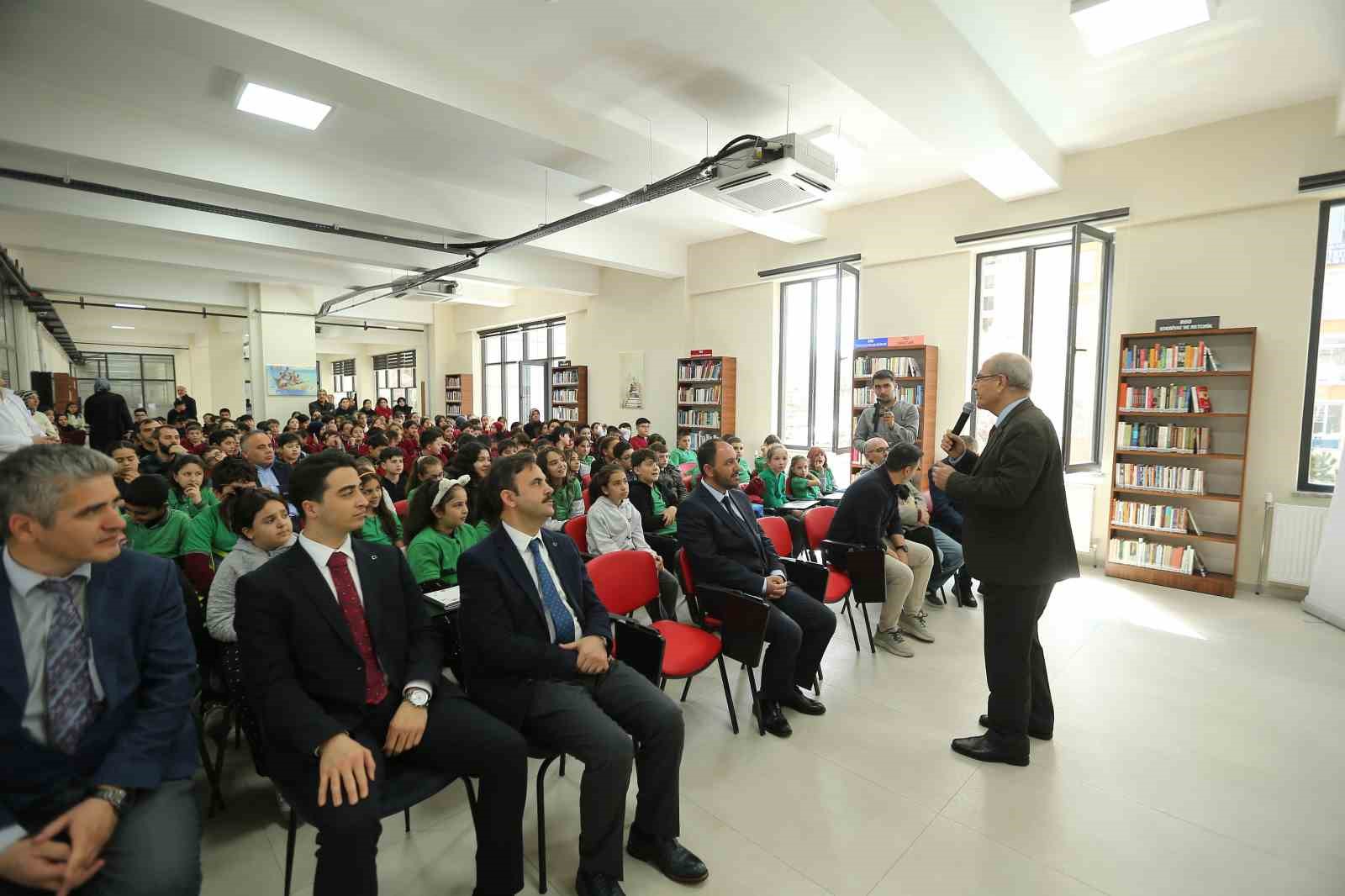 Kütüphane Haftası’na özel Yazar-Okur Buluşmaları
Kütüphane Haftası’na özel Yazar-Okur Buluşmaları