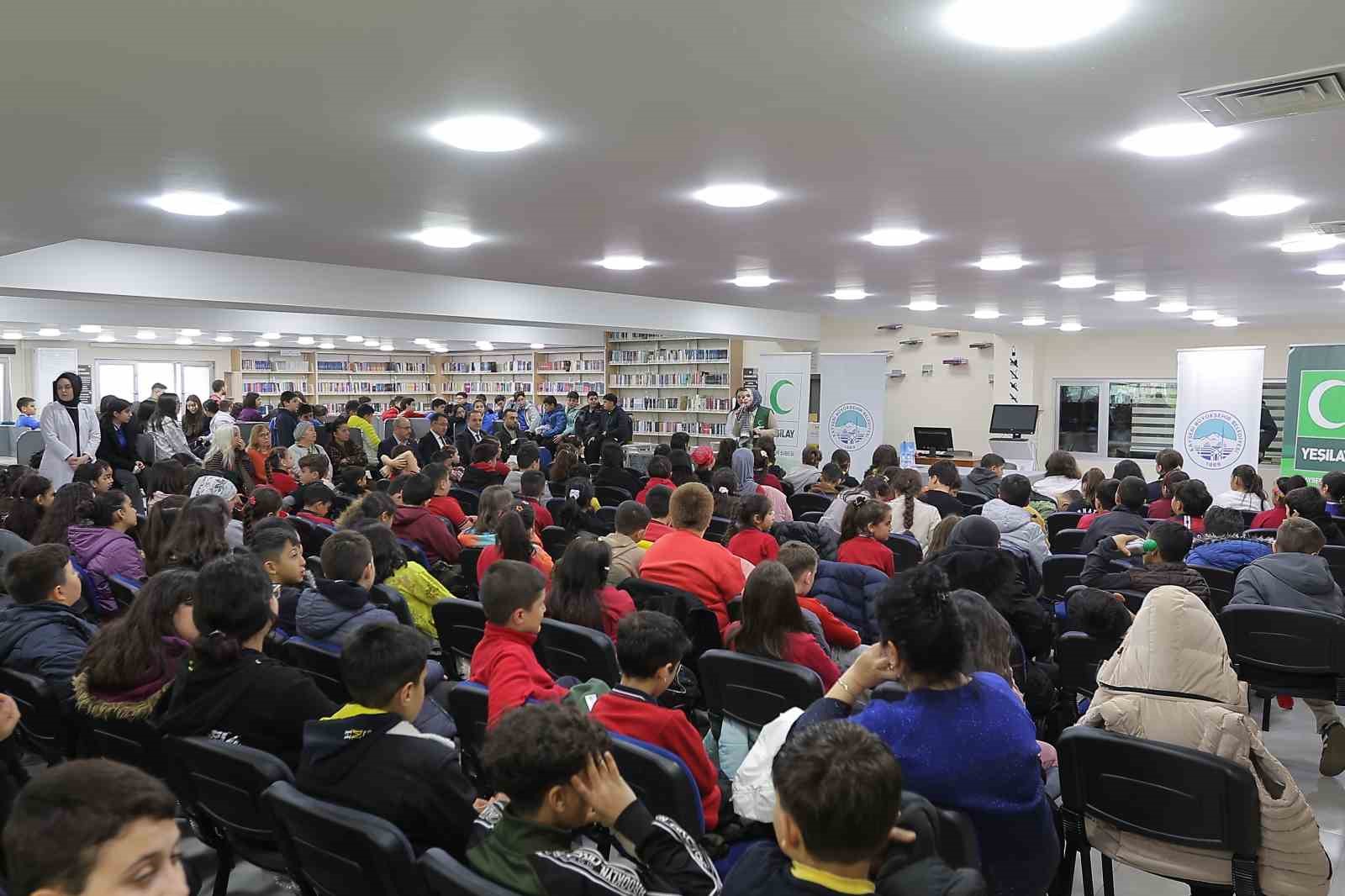 Kütüphane Haftası’na özel Yazar-Okur Buluşmaları
Kütüphane Haftası’na özel Yazar-Okur Buluşmaları