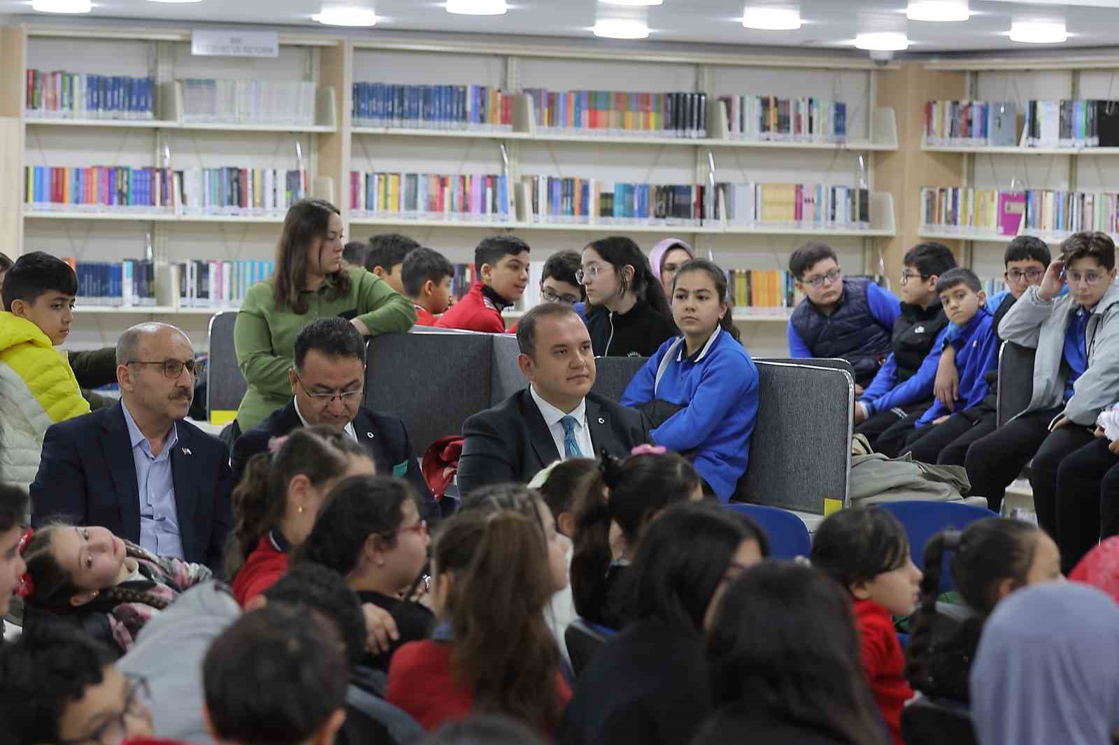 Kütüphane Haftası’na özel Yazar-Okur Buluşmaları
Kütüphane Haftası’na özel Yazar-Okur Buluşmaları