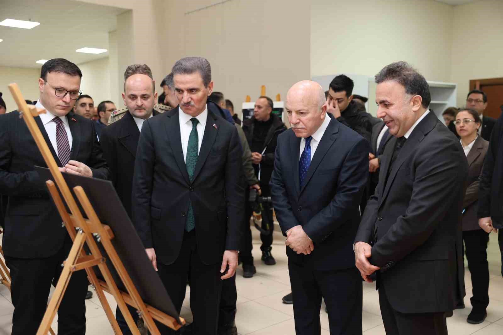 "Kütüphaneler en güvenli liman"
"Kütüphaneler en güvenli liman"