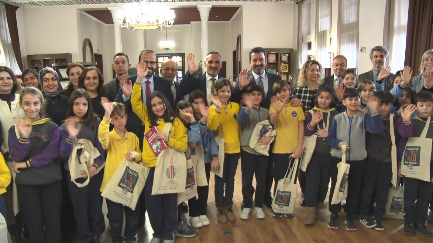 ‘Kütüphanelerdeyiz’ etkinliği Ankara’da öğrencilerle buluştu
‘Kütüphanelerdeyiz’ etkinliği Ankara’da öğrencilerle buluştu