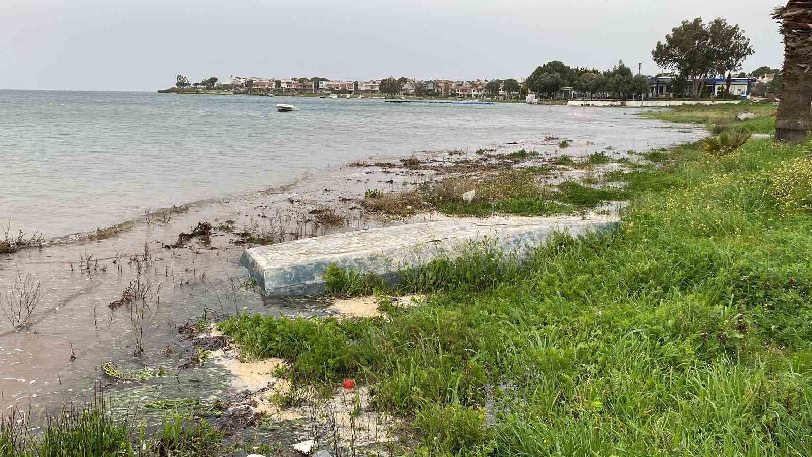 Kuvvetli lodos Ayvalık’ı vurdu
