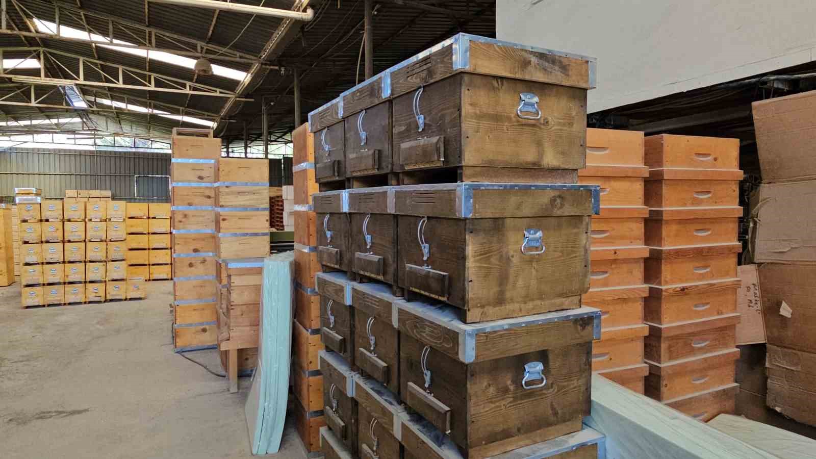 Kuyucak’tan dünyaya kovan ihracatı
Kuyucak’tan dünyaya kovan ihracatı